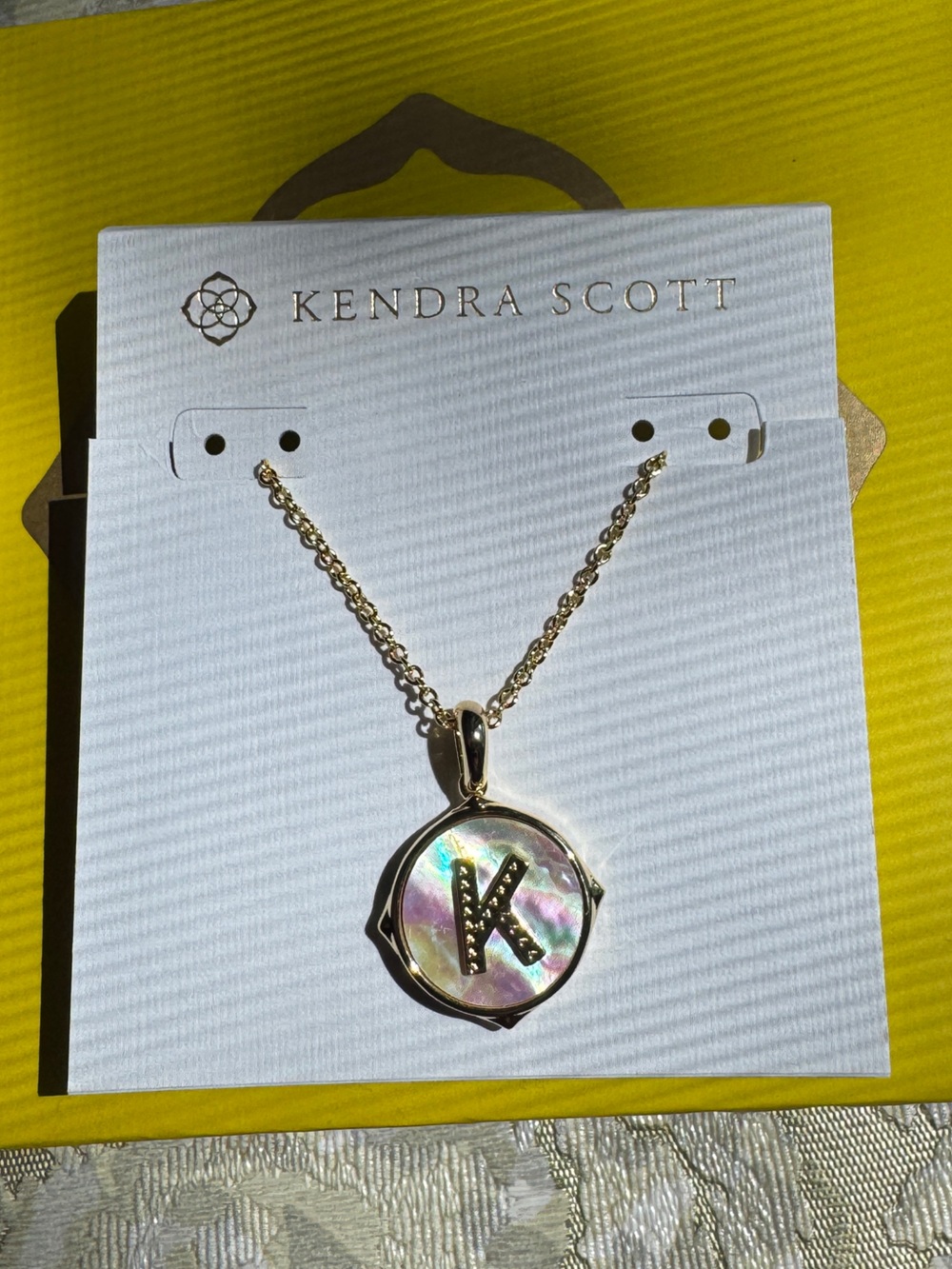 Kendra Scott The Letter K Gold Disc Pendant Necklace in Iridescent Abalone